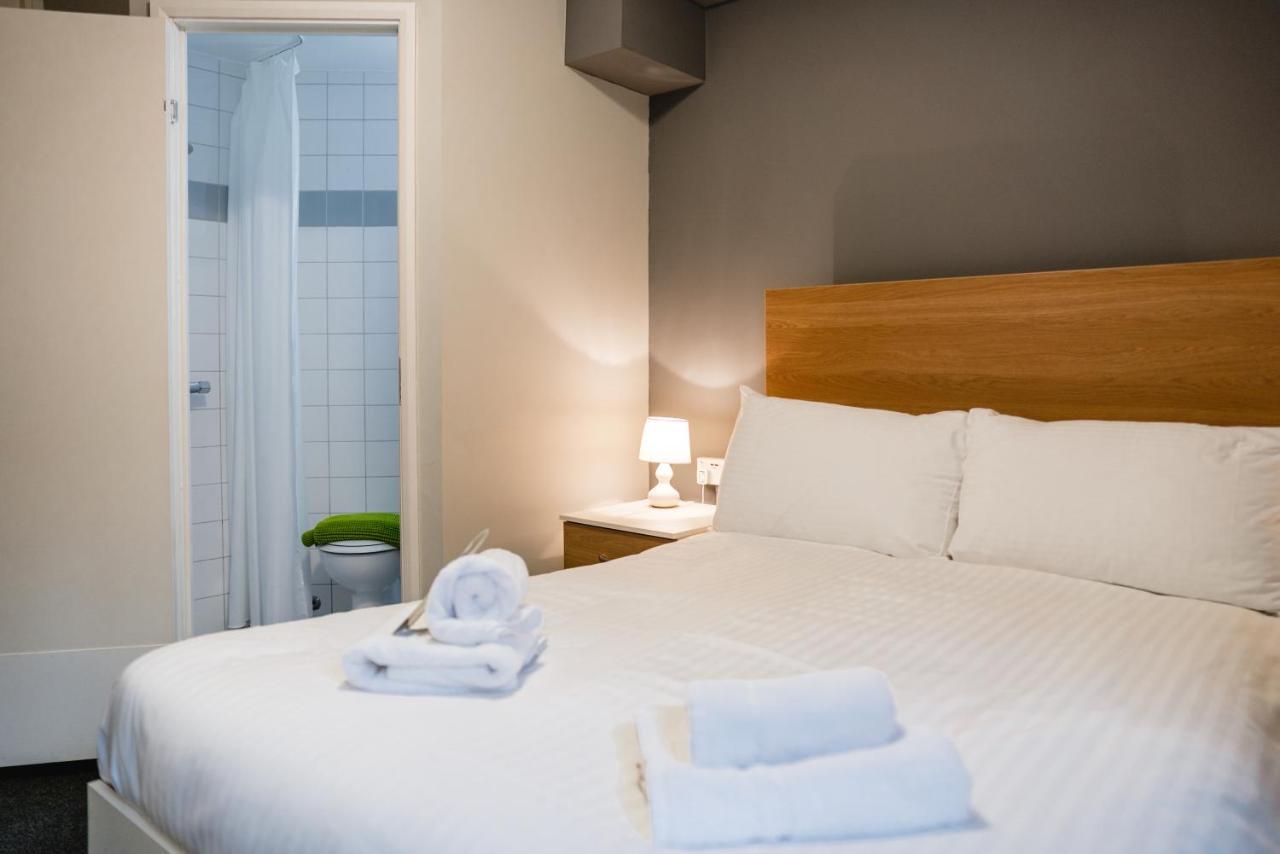 The Venue Serviced Apartments Huddersfield Esterno foto