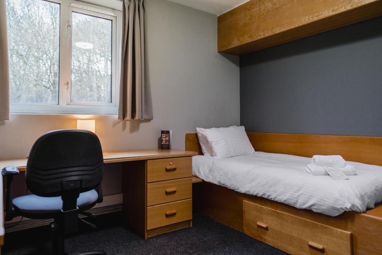 The Venue Serviced Apartments Huddersfield Esterno foto