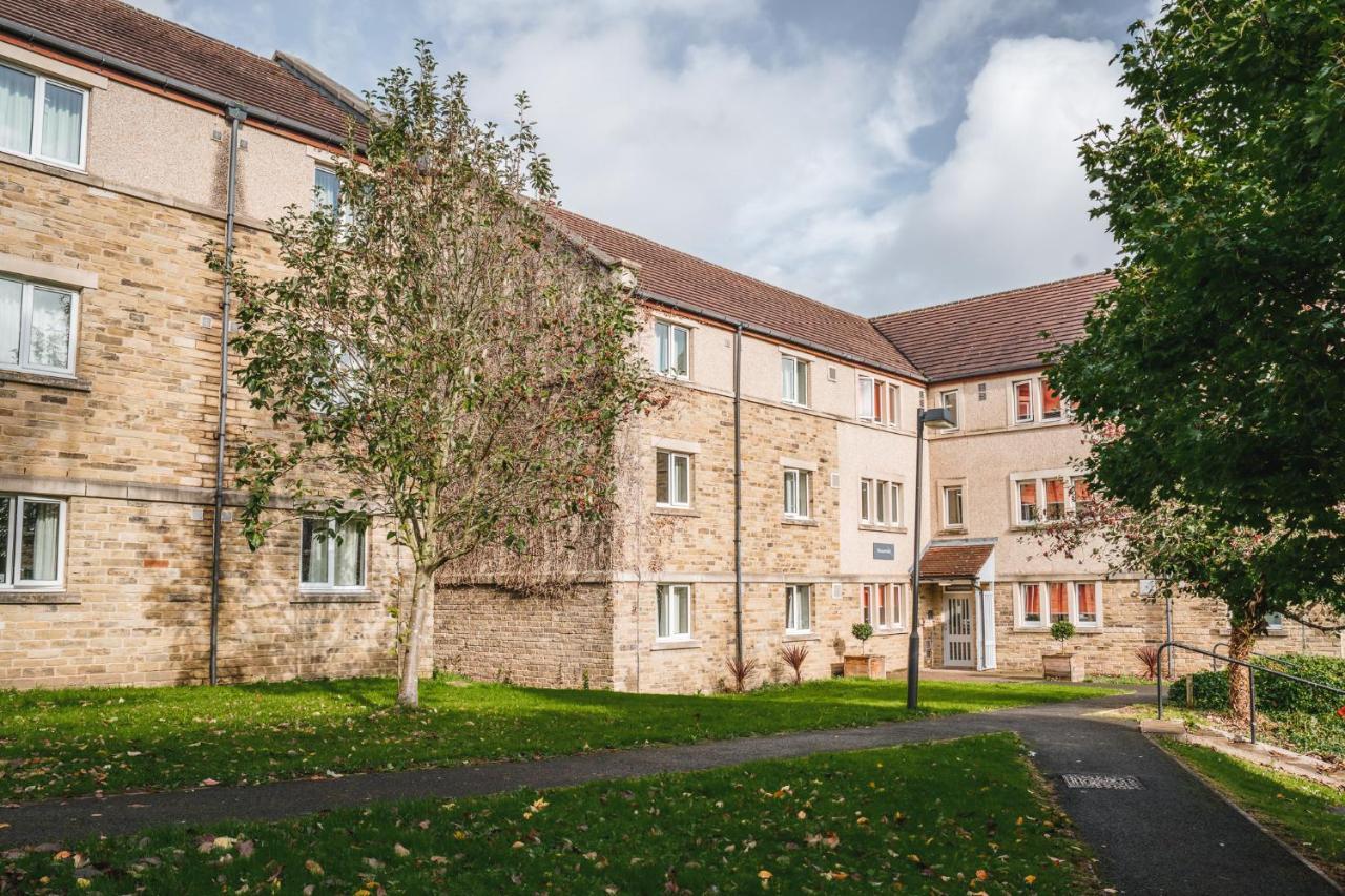 The Venue Serviced Apartments Huddersfield Esterno foto