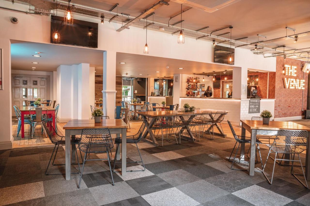 The Venue Serviced Apartments Huddersfield Esterno foto