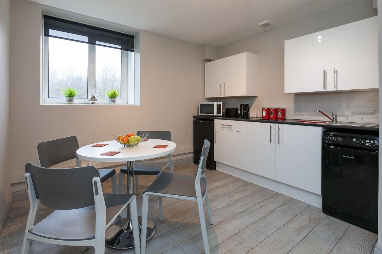 The Venue Serviced Apartments Huddersfield Esterno foto